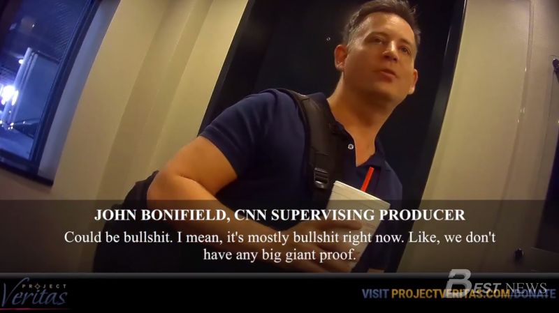 ©Project Veritas, CNN-ий продьюсер Жон Бонифелд нууц камерын дуранд Оросын тухай худлаа мэдээлэл цацдаг тухай ярьсан нь өртжээ.